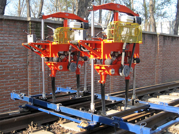 YCD-4型液壓(ya)道岔搗(dǎo)固機