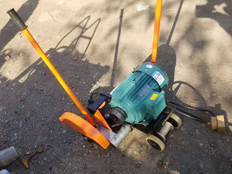 DQG-4型電動(dòng)鋼軌鋸(ju)軌機