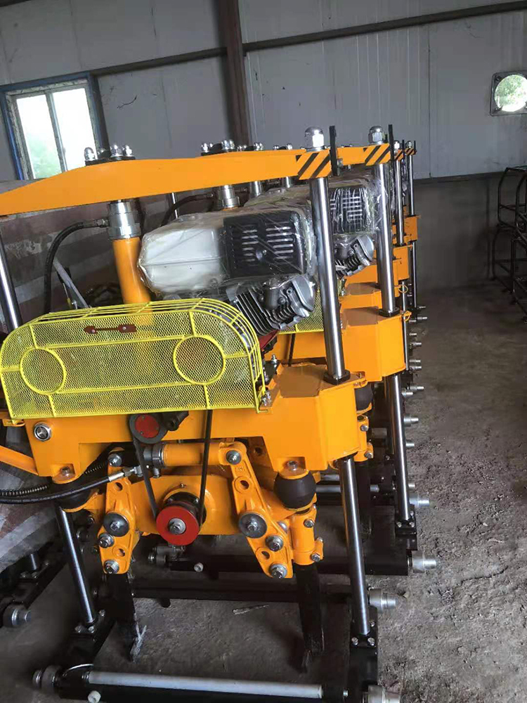 YD-22型液(ye)壓線路搗固(gù)機