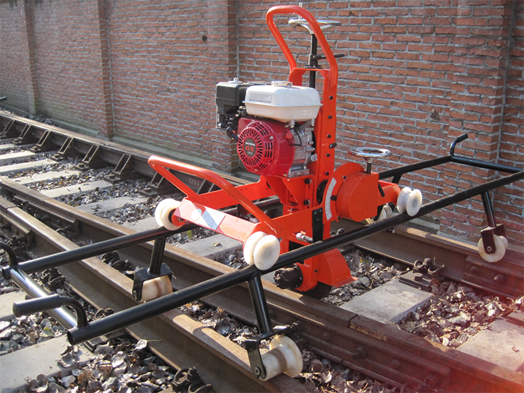 NCM-4.0型内(nèi)燃道岔打磨(mo)機