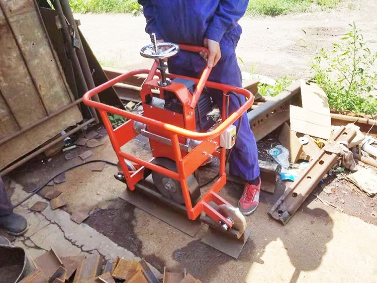 FMG-3.0型(xing)内燃槽型軌仿形(xing)打磨機