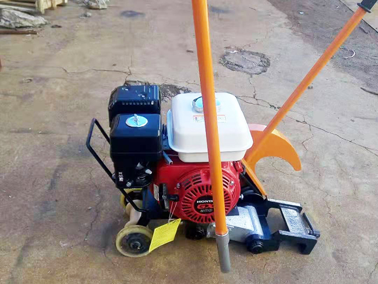 NQG-6.5II型内燃(ran)鋼軌鋸(jù)軌機