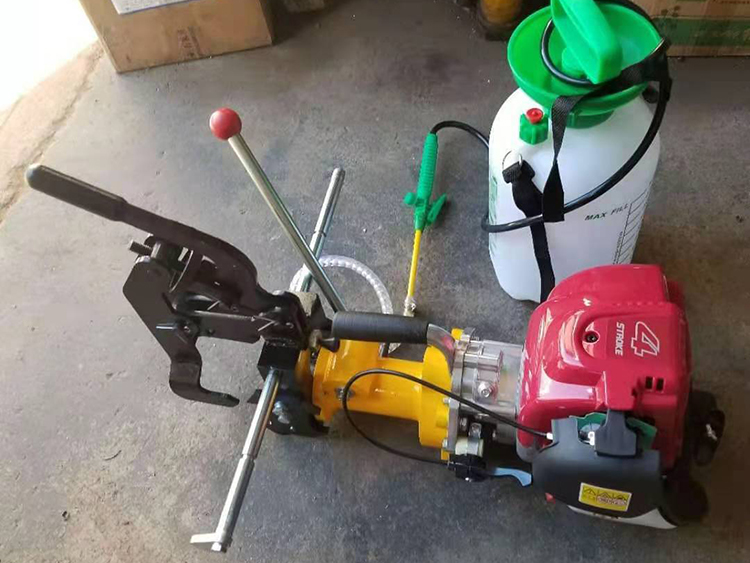 NZG-31型内燃鋼軌鑽(zuan)孔機